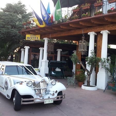 Hotel Chopin Фьюмичино Экстерьер фото