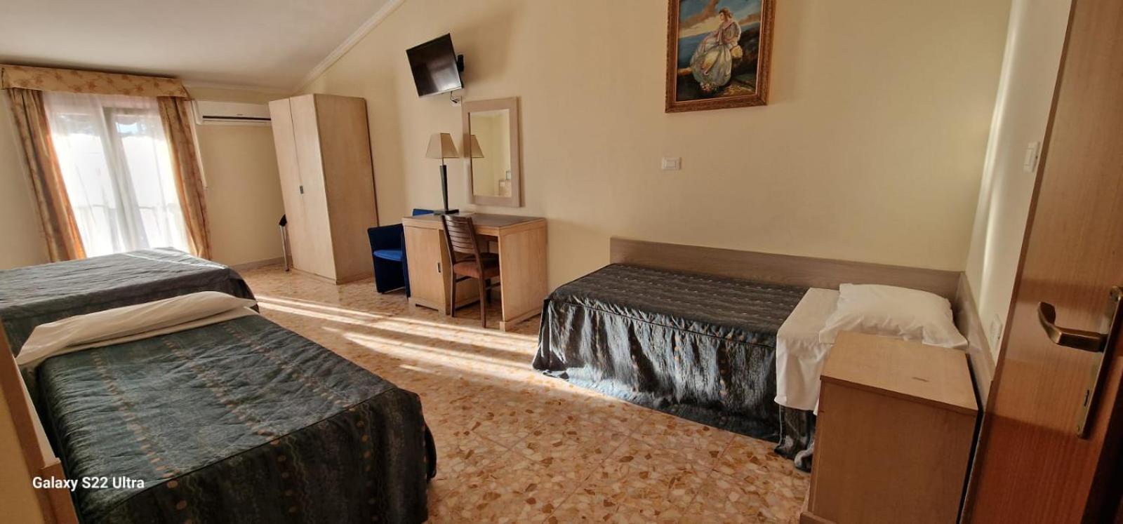 Hotel Chopin Фьюмичино Экстерьер фото