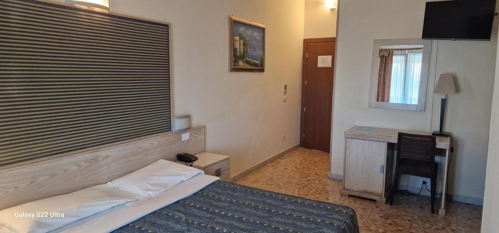 Hotel Chopin Фьюмичино Экстерьер фото