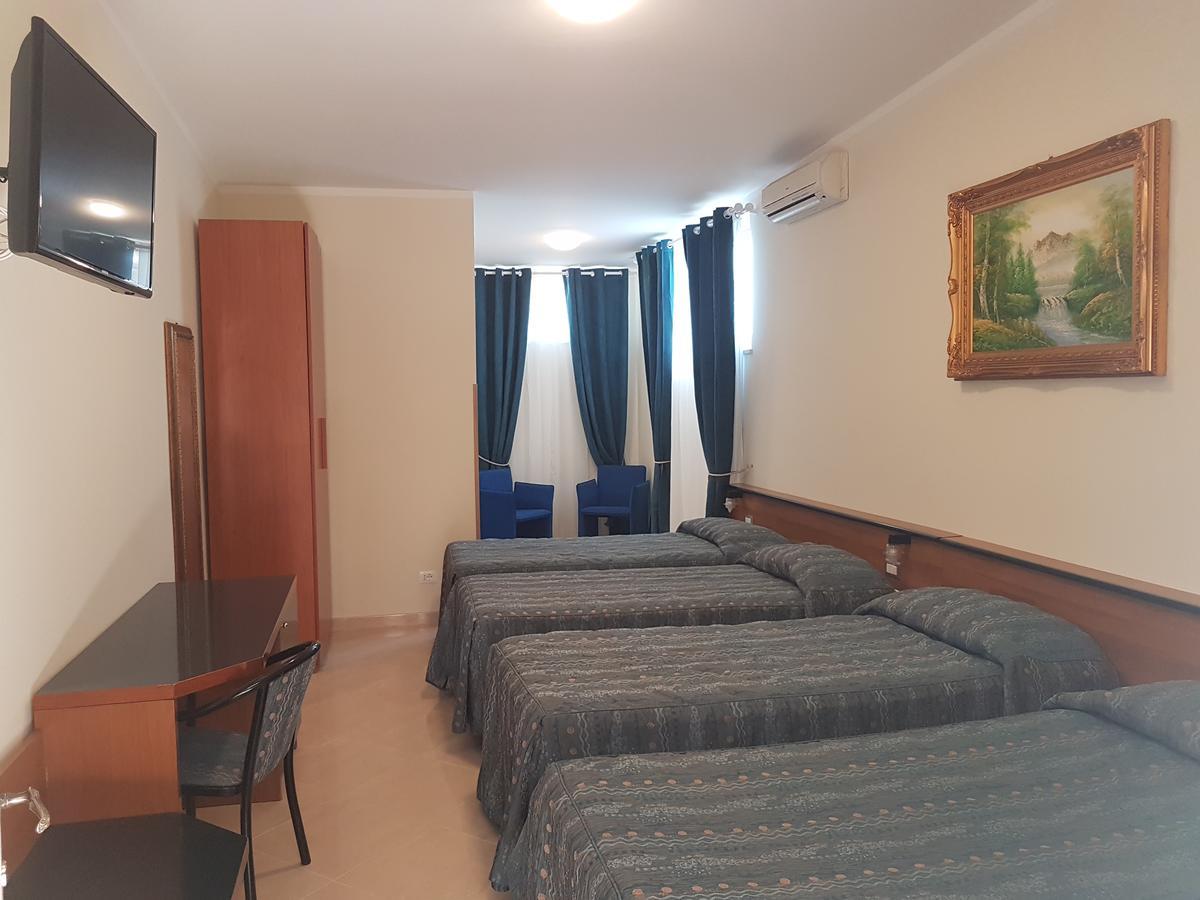 Hotel Chopin Фьюмичино Экстерьер фото