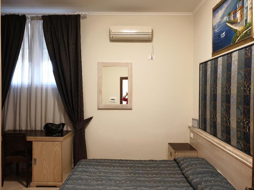 Hotel Chopin Фьюмичино Экстерьер фото