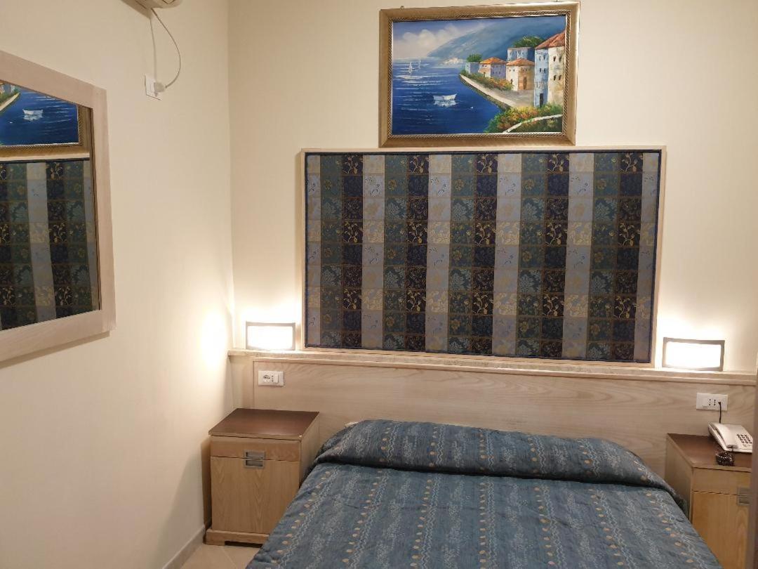 Hotel Chopin Фьюмичино Экстерьер фото