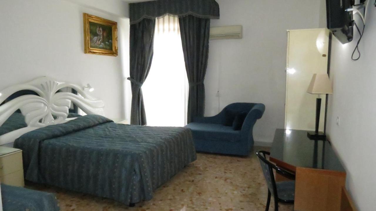 Hotel Chopin Фьюмичино Экстерьер фото