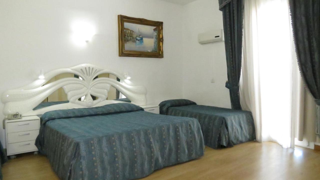 Hotel Chopin Фьюмичино Экстерьер фото