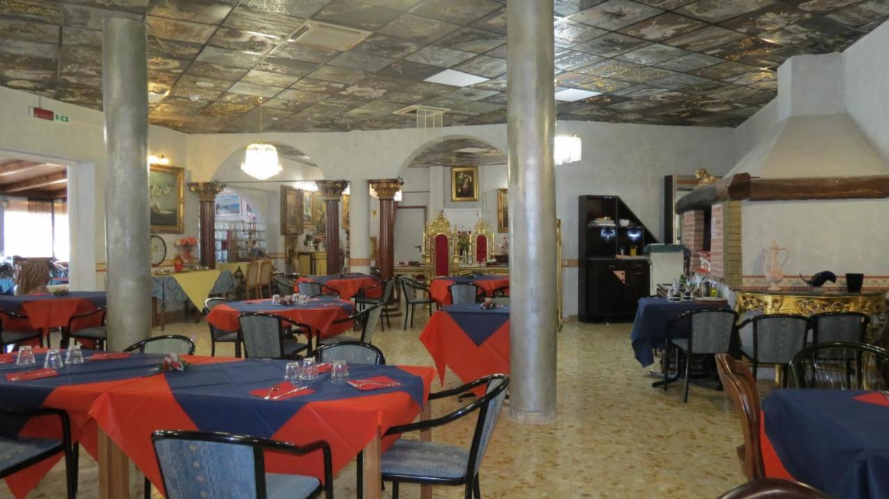 Hotel Chopin Фьюмичино Экстерьер фото