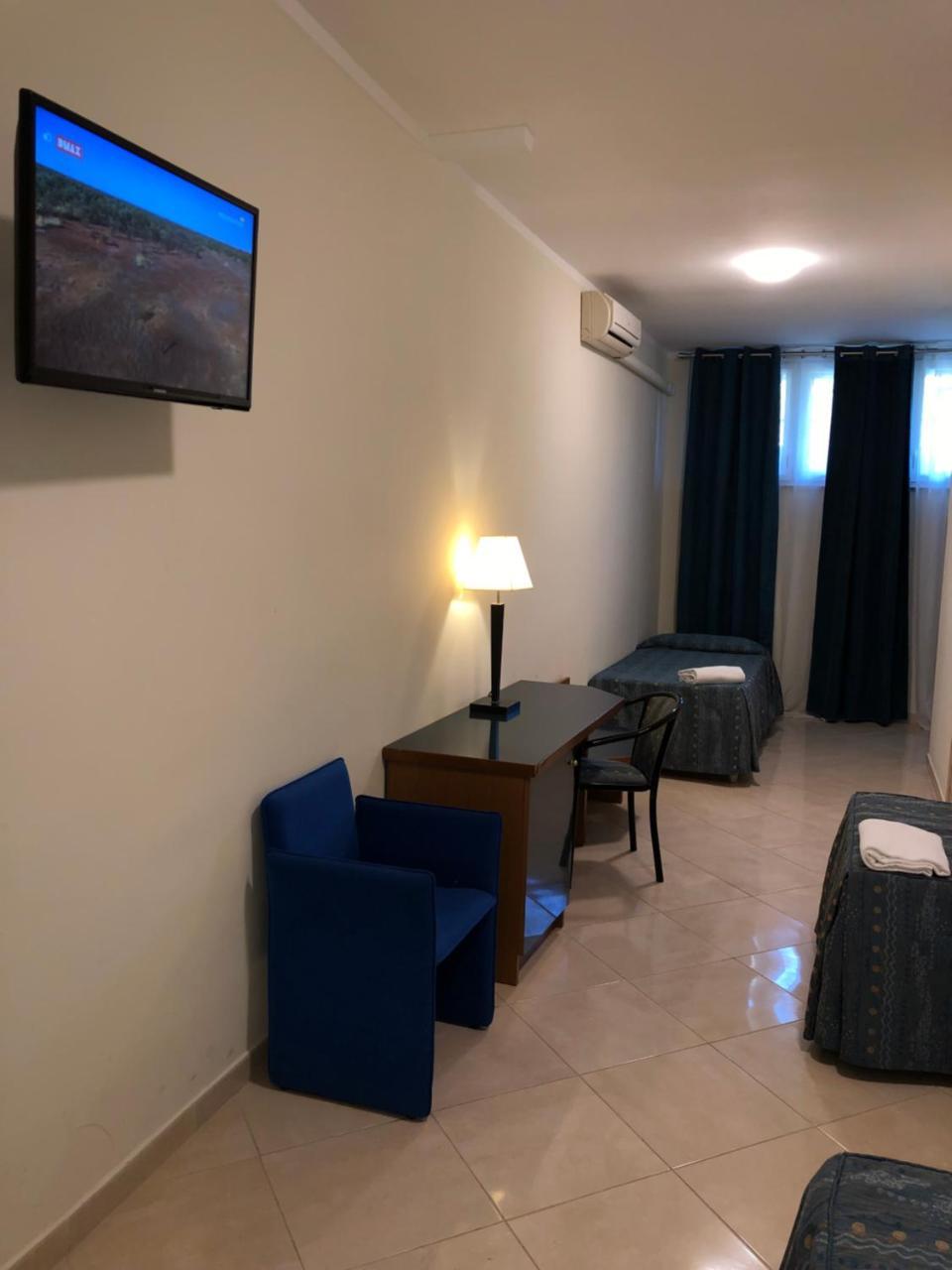 Hotel Chopin Фьюмичино Экстерьер фото