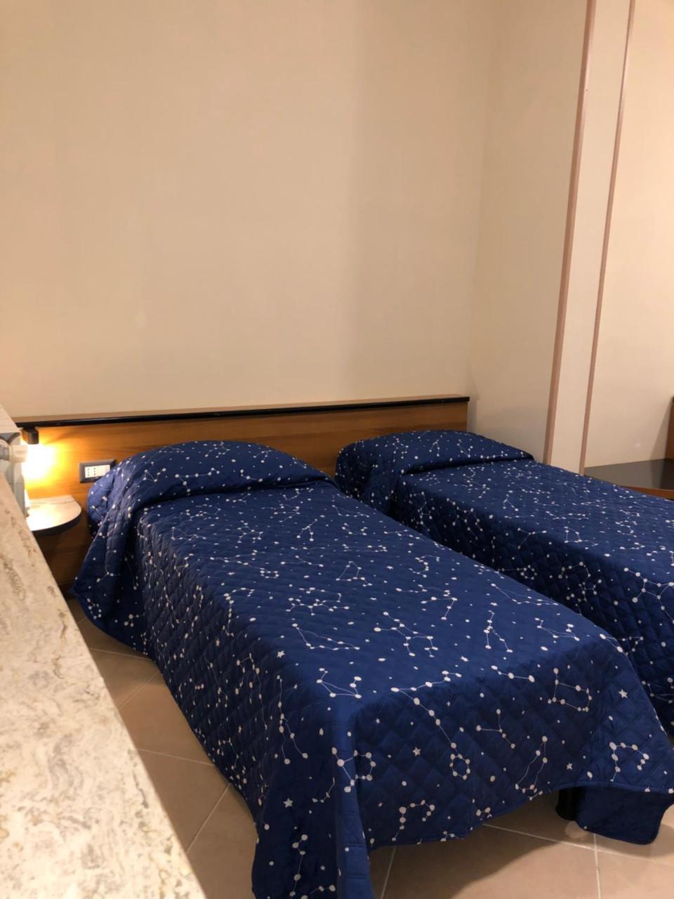 Hotel Chopin Фьюмичино Экстерьер фото