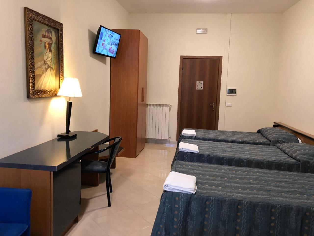 Hotel Chopin Фьюмичино Экстерьер фото