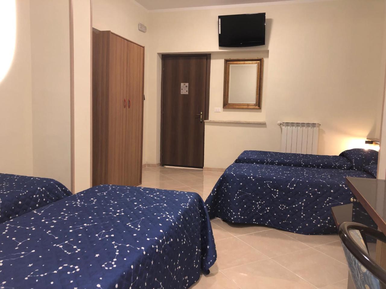 Hotel Chopin Фьюмичино Экстерьер фото
