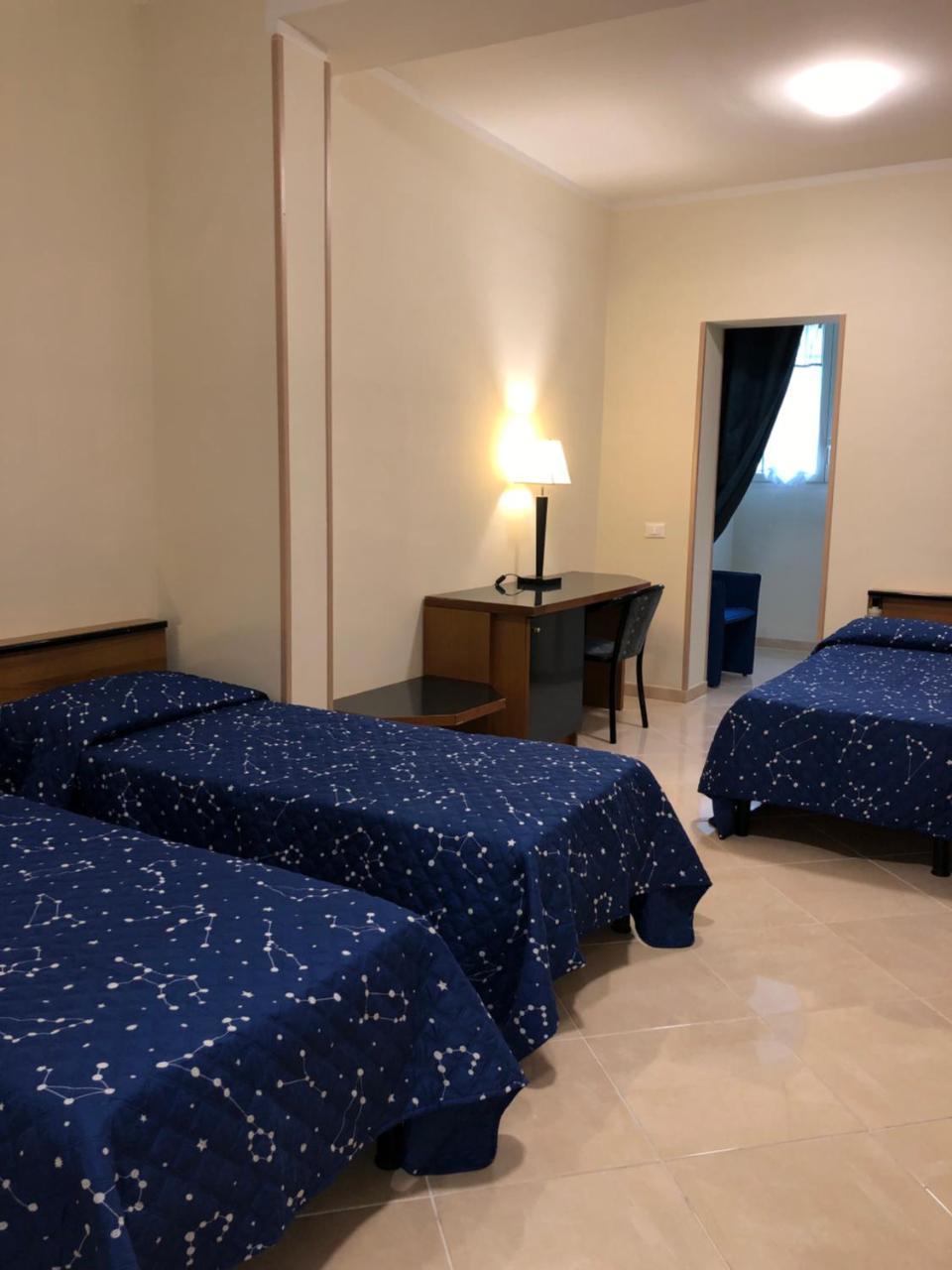 Hotel Chopin Фьюмичино Экстерьер фото