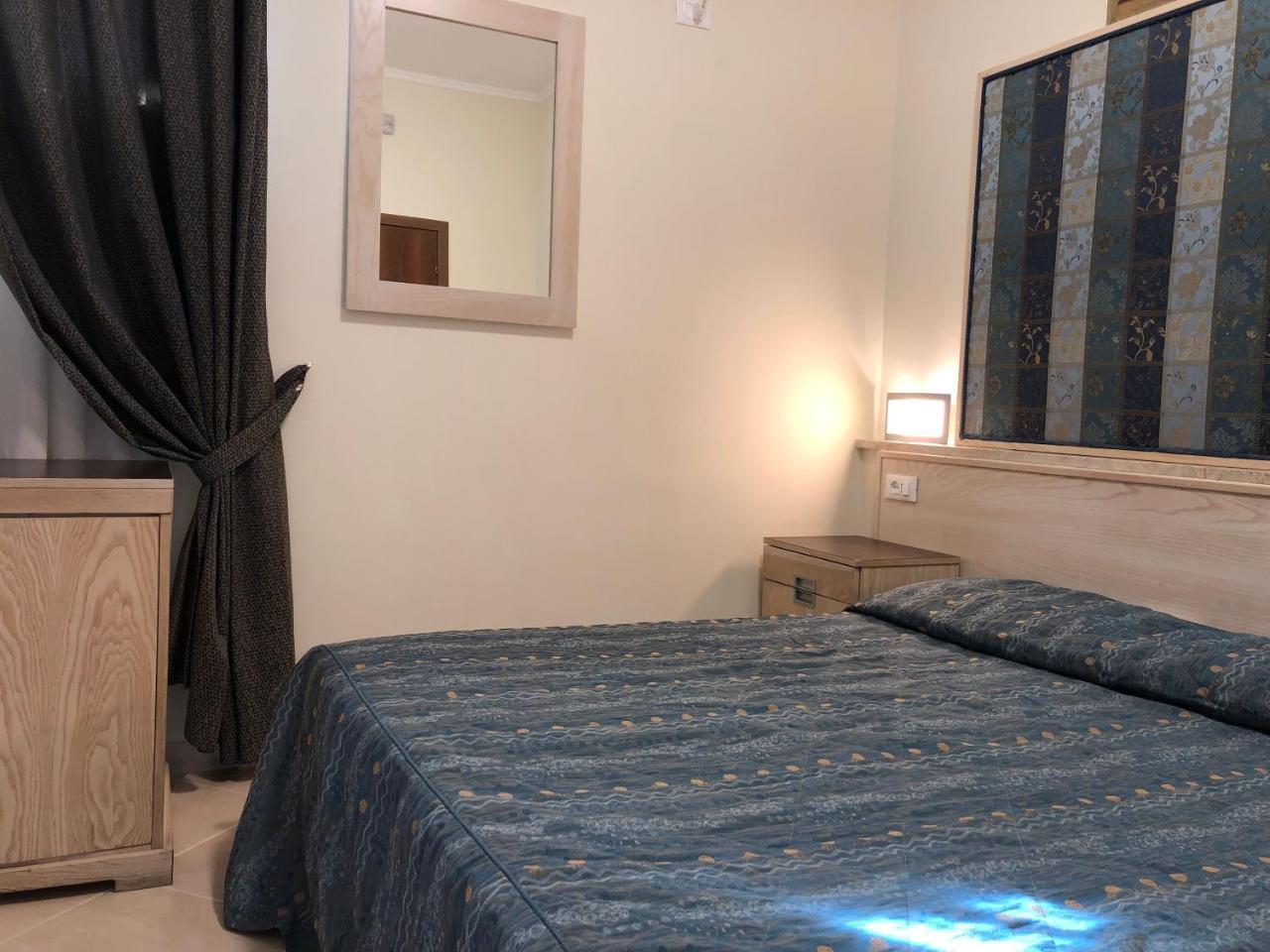 Hotel Chopin Фьюмичино Экстерьер фото