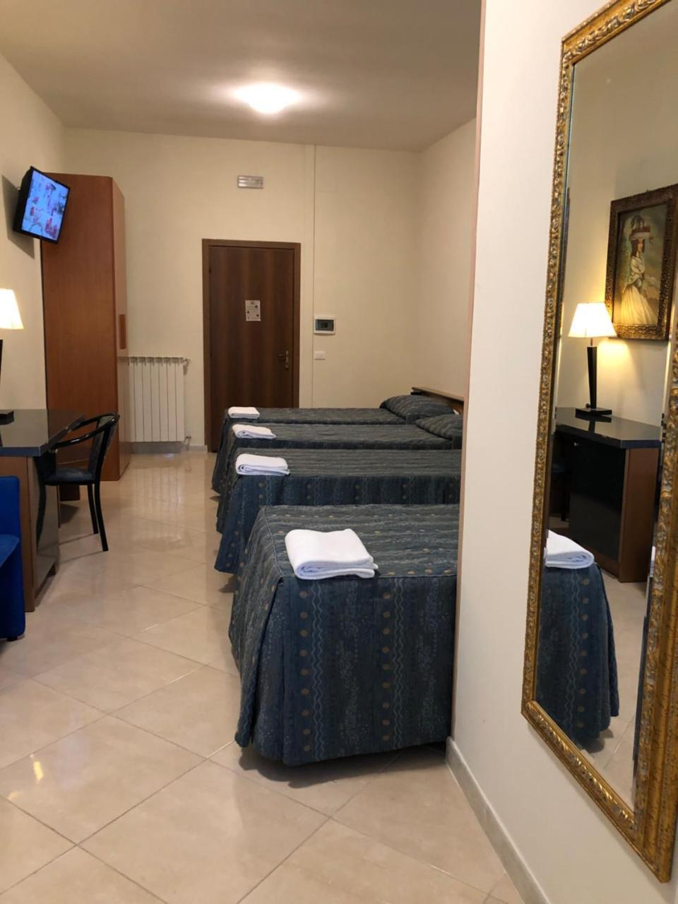 Hotel Chopin Фьюмичино Экстерьер фото