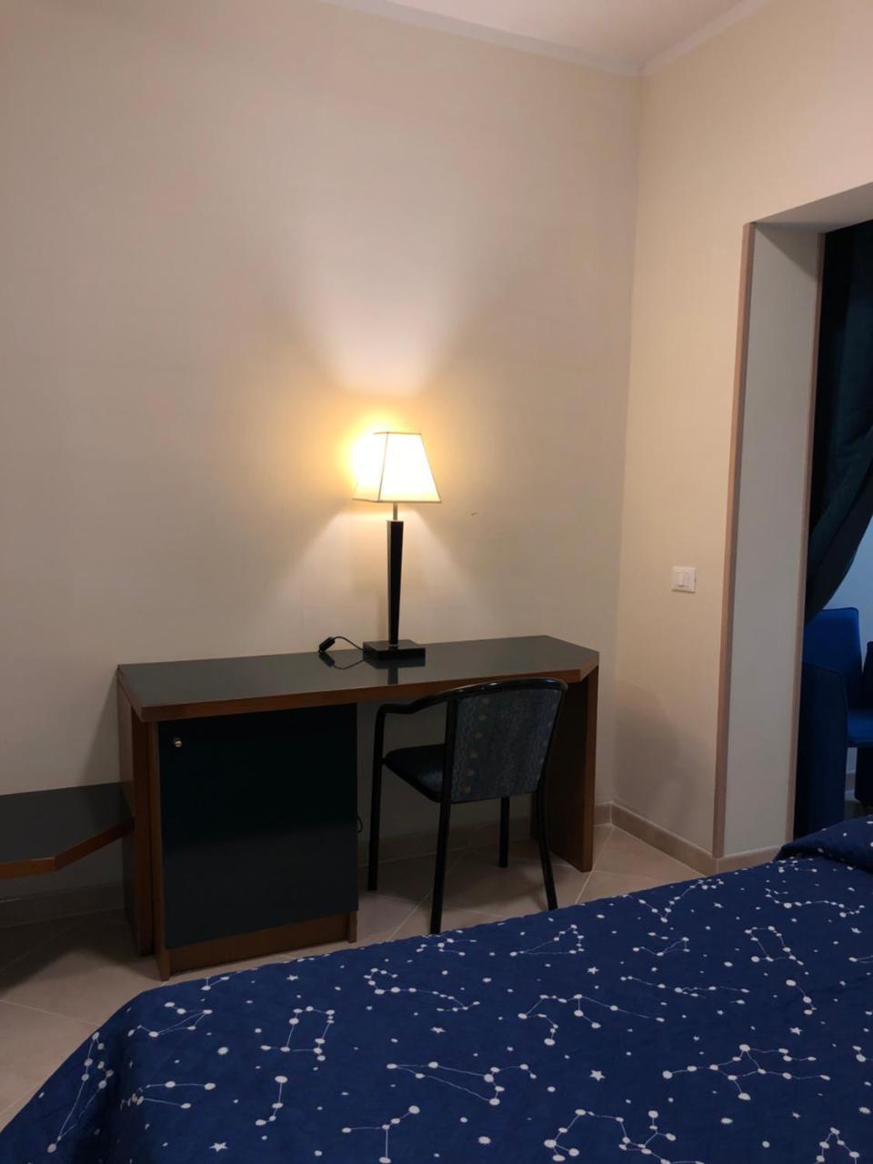 Hotel Chopin Фьюмичино Экстерьер фото