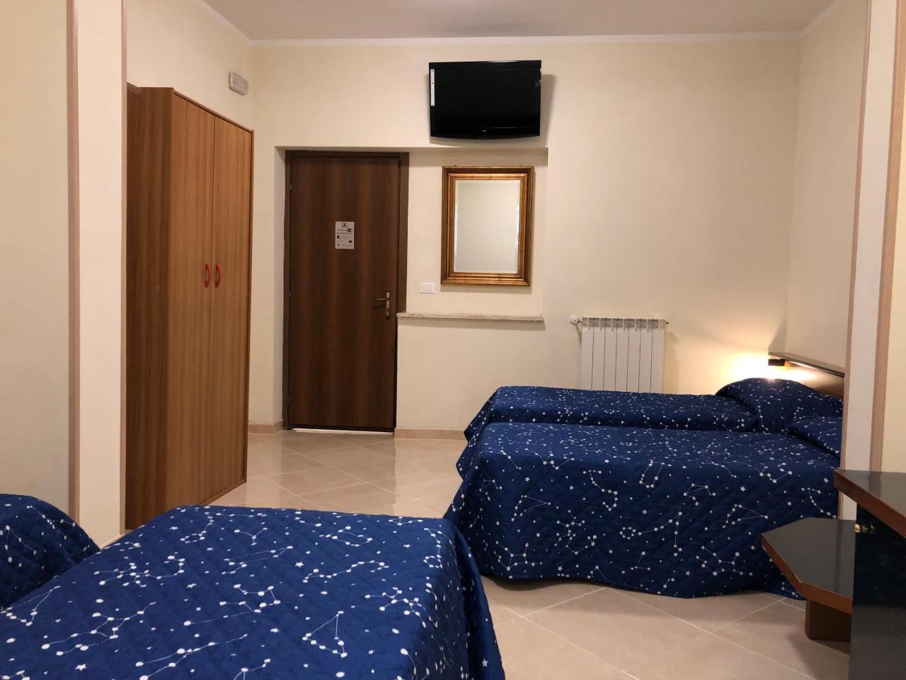 Hotel Chopin Фьюмичино Экстерьер фото