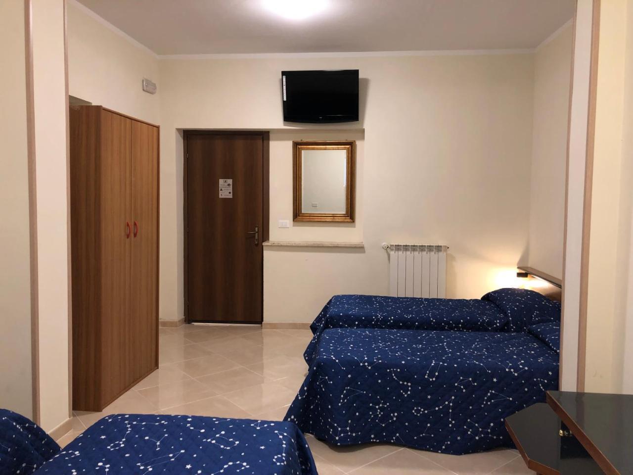 Hotel Chopin Фьюмичино Экстерьер фото