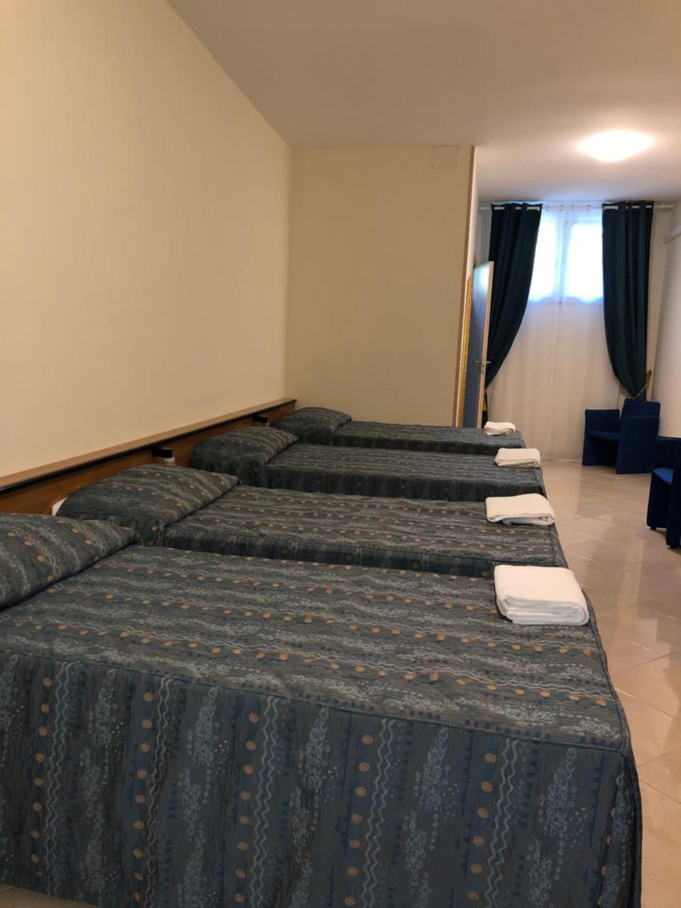 Hotel Chopin Фьюмичино Экстерьер фото