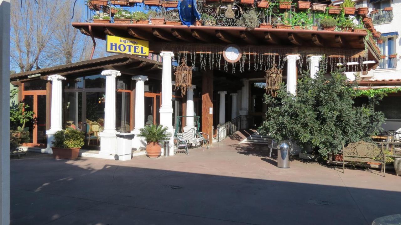Hotel Chopin Фьюмичино Экстерьер фото