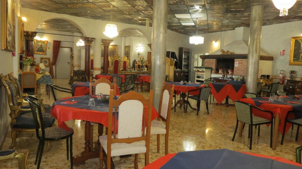 Hotel Chopin Фьюмичино Экстерьер фото