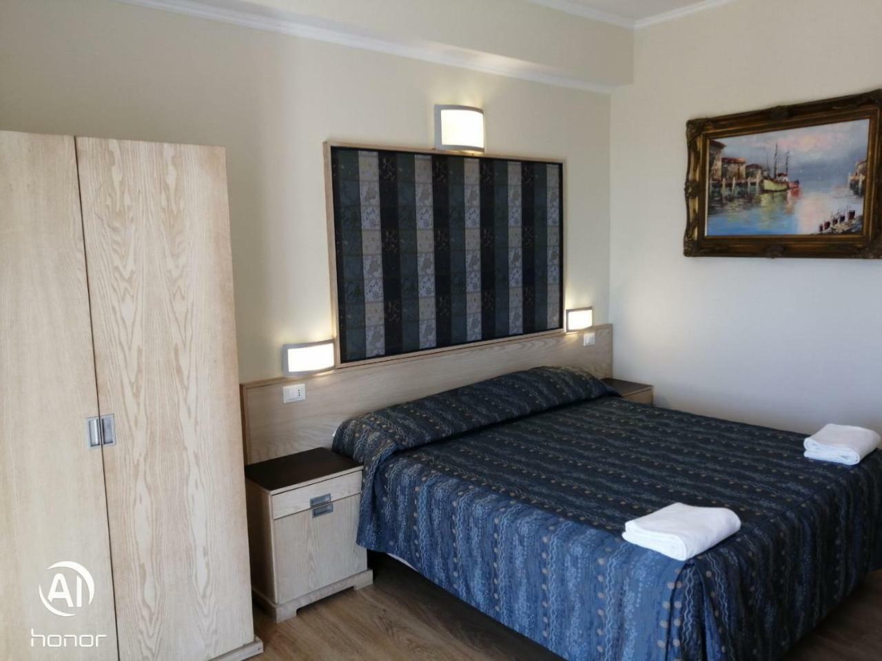 Hotel Chopin Фьюмичино Экстерьер фото