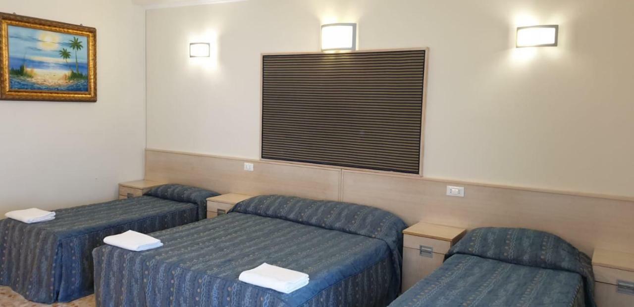 Hotel Chopin Фьюмичино Экстерьер фото