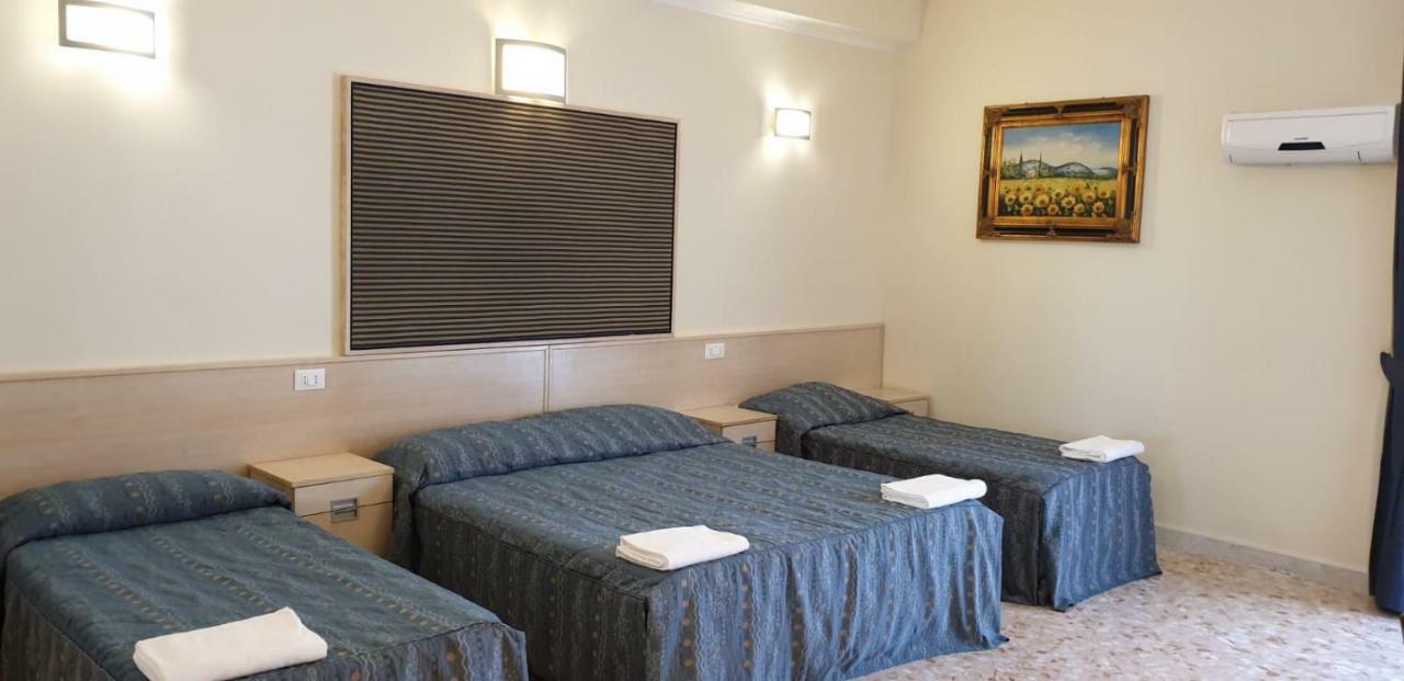 Hotel Chopin Фьюмичино Экстерьер фото