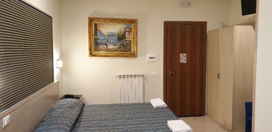 Hotel Chopin Фьюмичино Экстерьер фото